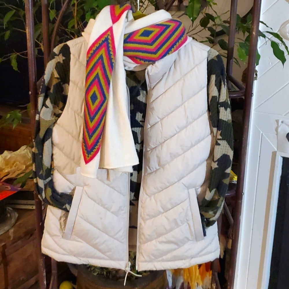 GAP quilted ivory/beige vest size S. $15